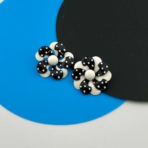 Vintage metal flower earrings